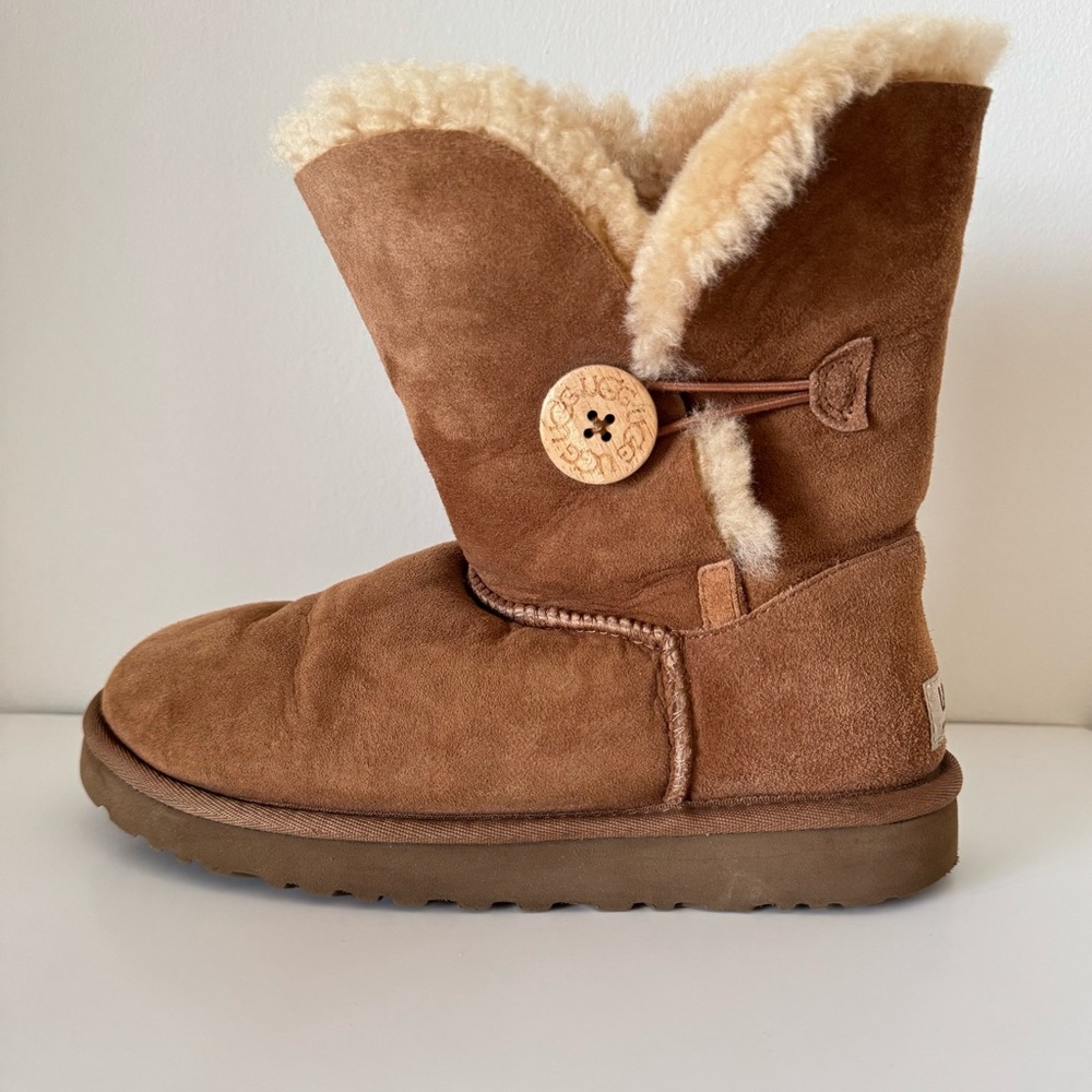 Ugg- Bailey Button - image 1